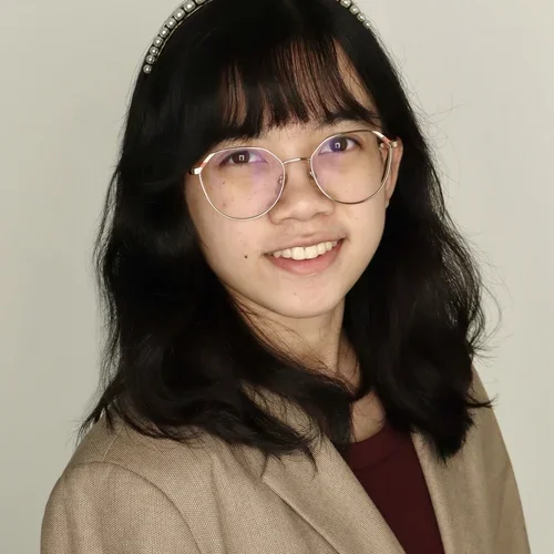 Headshot of Kelly Puhawan